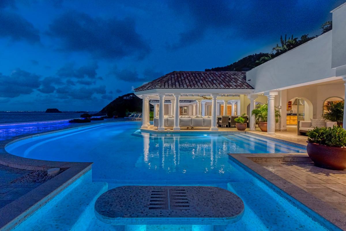 Unique Villa rental St Martin - Pool evening